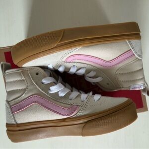 Vans Ashwood Hi Decon Sneakers in Oatmeal and Gum